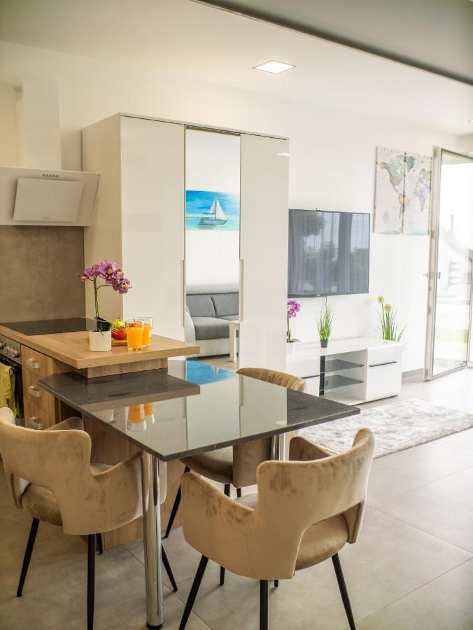 Balatonalmádi Panorama Superior Apartments - Pool, Garden, Parking מראה חיצוני תמונה