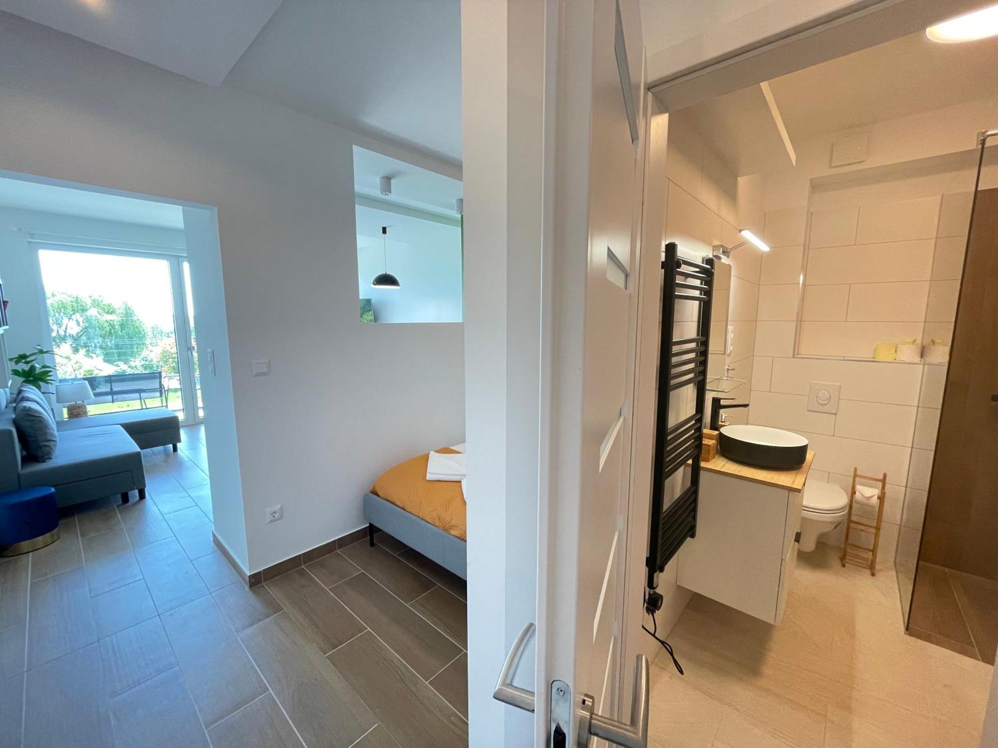 Balatonalmádi Panorama Superior Apartments - Pool, Garden, Parking מראה חיצוני תמונה