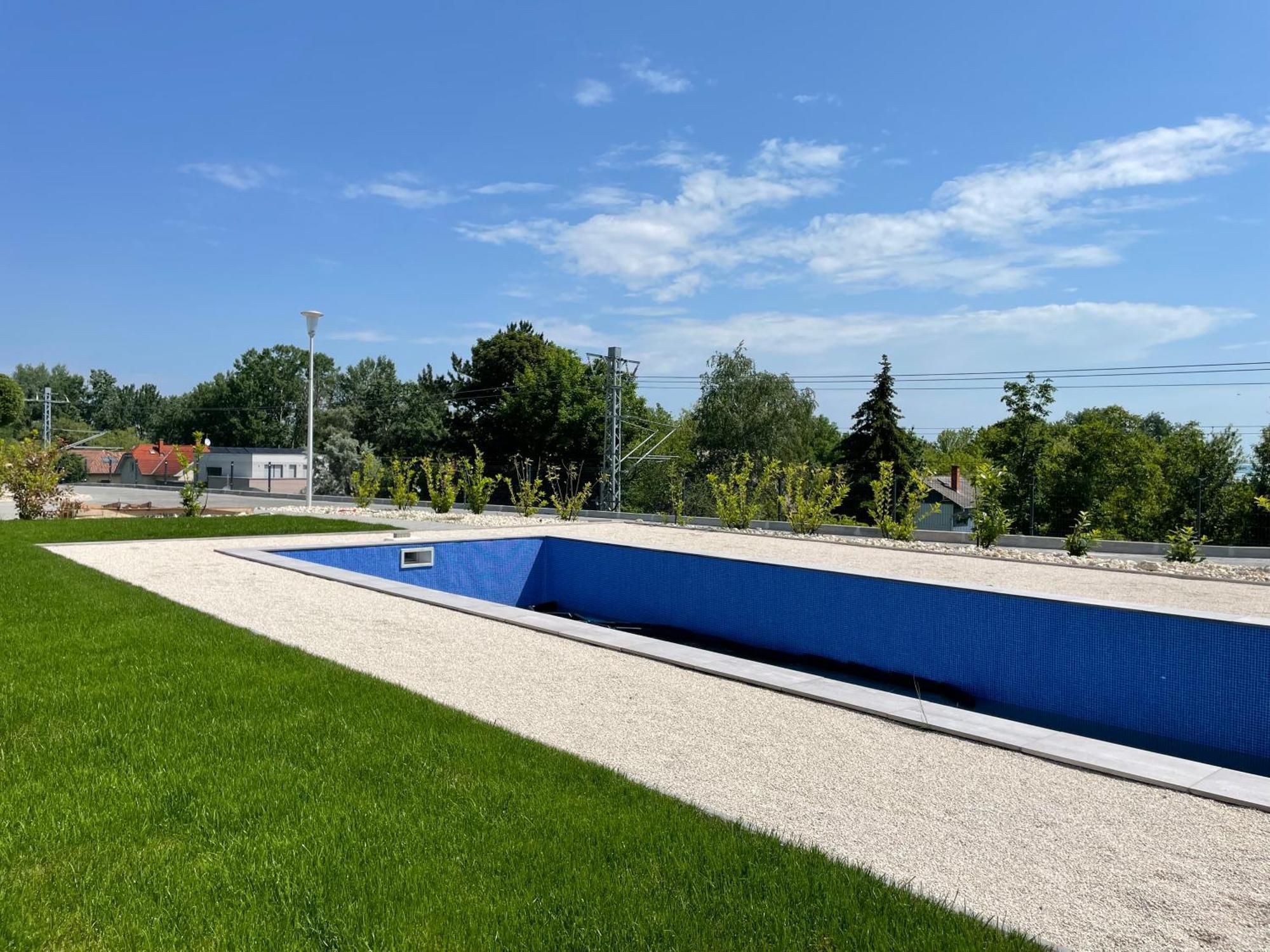 Balatonalmádi Panorama Superior Apartments - Pool, Garden, Parking מראה חיצוני תמונה